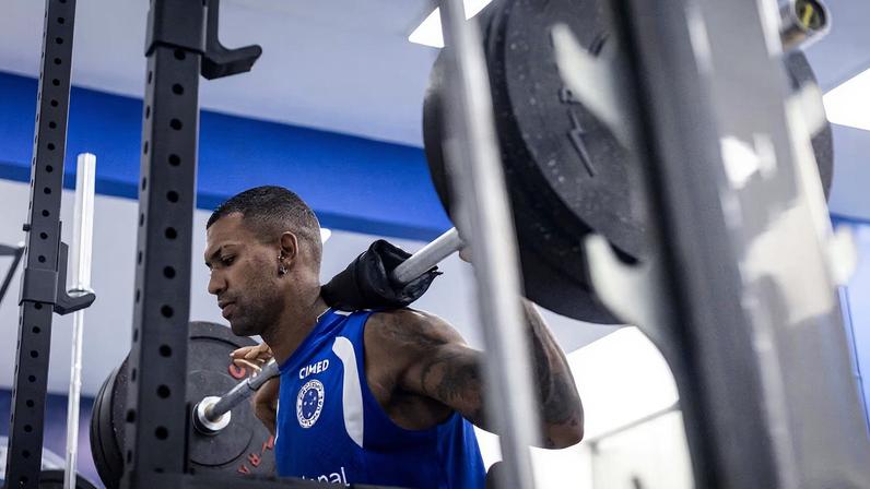 Camisa 5 veio da Europa em 2024 e tem contrato até 2028