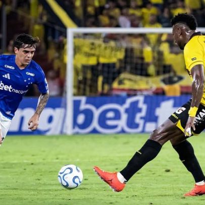 Cruzeiro vence Barcelona fora e estreia na Libertadores 2026