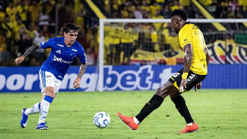 Cruzeiro vence Barcelona fora e estreia na Libertadores 2026