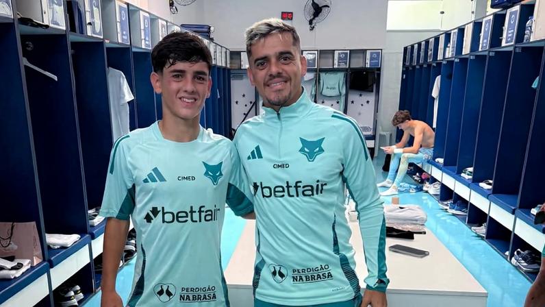Henrique Lemos chegou ao Cruzeiro em fevereiro de 2025, um mês após Fagner ser anunciado pela Raposa