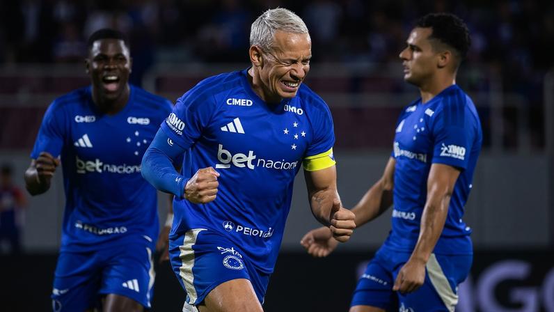 Matheus Pereira comemora gol pelo Cruzeiro