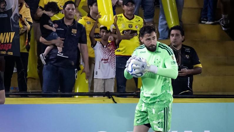 Matheus Cunha falou sobre a polêmica envolvendo o volante Walace
