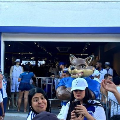 Máfia Azul, ligada ao Cruzeiro, inaugura nova sede perto do Mineirão
