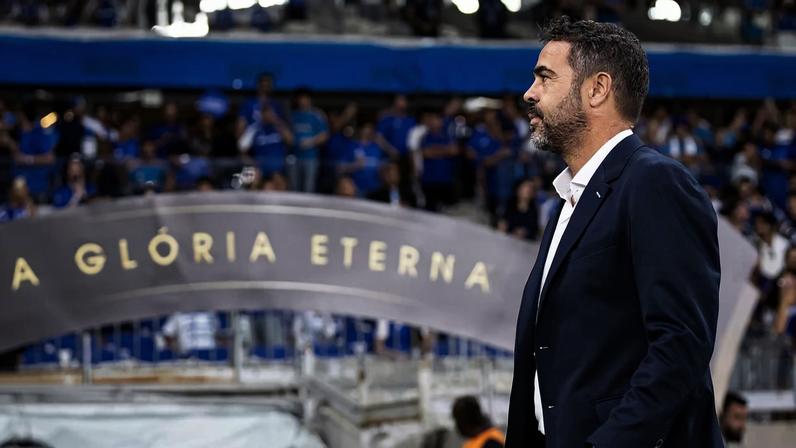 Artur Jorge, técnico do Cruzeiro, durante partida contra a Universidad Católica, pela Libertadores