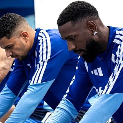 Cruzeiro começa jogo contra Vitória com quatro titulares pendurados