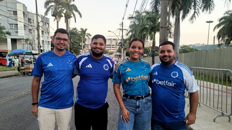 Torcedores do Cruzeiro saíram de Pains, no Centro-Oeste mineiro, para apoiar o Cruzeiro contra o Grêmio