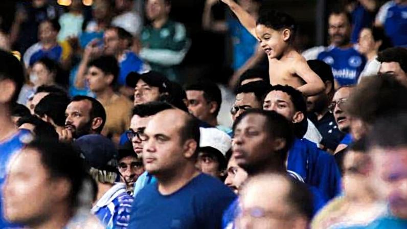 Torcida do Cruzeiro cantou a plenos pulmões contra o Vitória