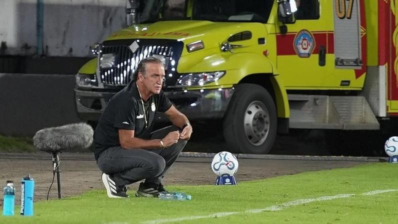 Cuca, técnico do Santos, durante partida contra o Deportivo Cuenca, pela Copa Sul-Americana