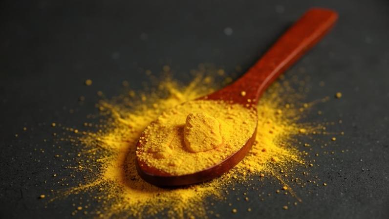 Cúrcuma tem ação anti-inflamatória que pode oferecer benefícios neuroprotetores