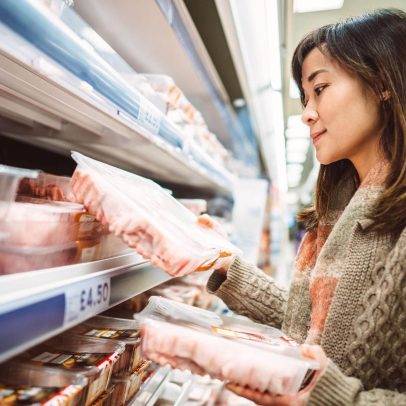 Reino Unido antecipa escassez de alimentos devido à guerra no Irã