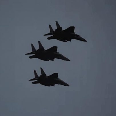 Caças sul-coreanos colidiram após pilotos fotografarem, aponta relatório