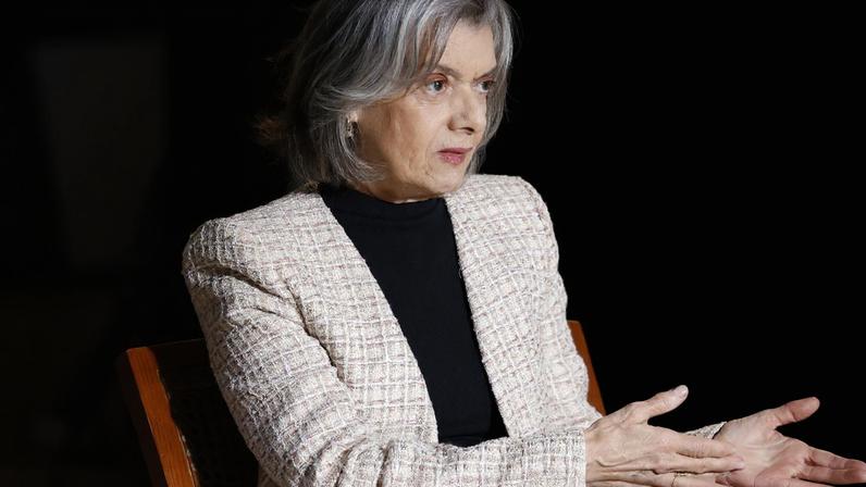 Cármen Lúcia fala sobre seu novo livro, Direito de para Todos, na gravação do programa Trilha de Letras, da TV Brasil, apresentado por Eliana Alves Cruz, na BiblioMaison.