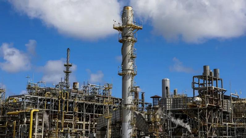 Privatizar refinarias no Brasil é difícil, afirma ex-presidente da Petrobras