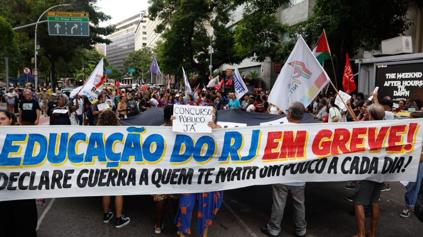 Professores e profissionais das redes públicas municipal e estadual de ensino realizam greve com paralisação de 24 horas e protesto. Foto: Fernando Frazão/Agência Brasil