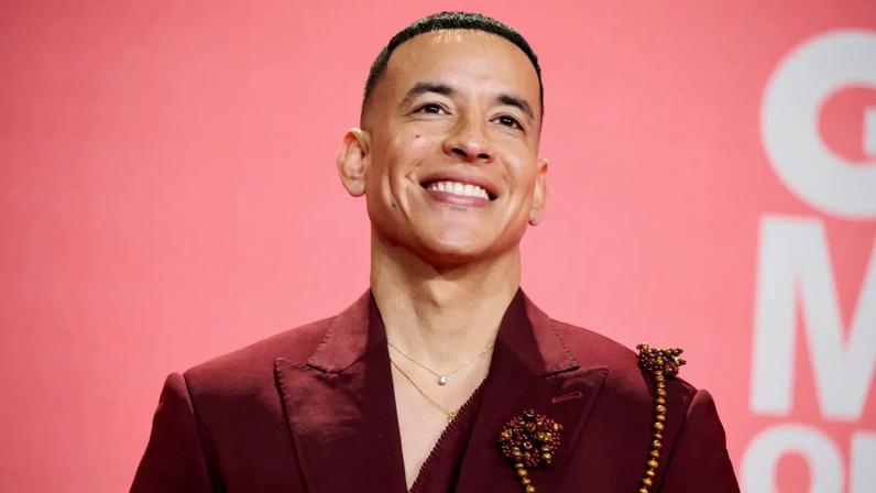 Daddy Yankee in red suit