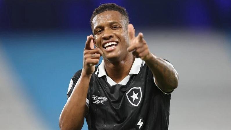Danilo comemora gol da vitória do Botafogo contra o Racing