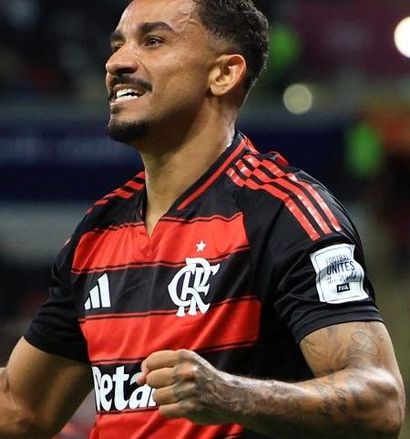Danilo foi escolhido por Jardim para iniciar a partida no lugar de Léo Ortiz