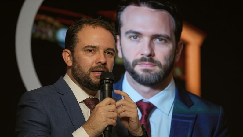 O CMN é um órgão colegiado presidido pelo ministro da Fazenda, Dario Durigan (foto) e composto pelo presidente do Banco Central do Brasil, Gabriel Galípolo, e pelo ministro do Planejamento e Orçamento, Bruno Moretti