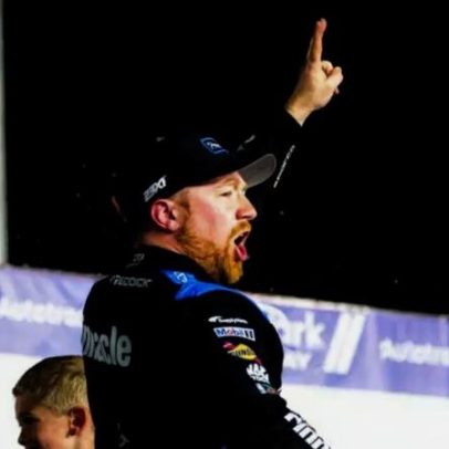 Tyler Reddick renova contrato com a 23XI Racing