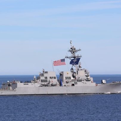 EUA interceptam e atacam cargueiro iraniano que tentava furar o bloqueio naval