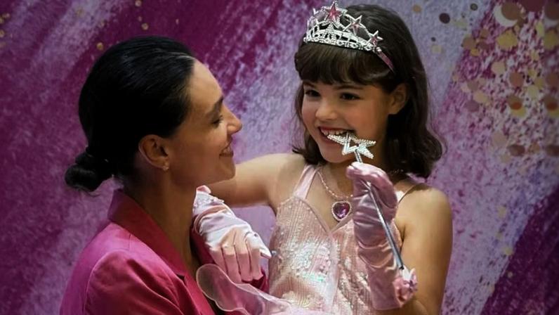 Débora Nascimento com a filha Bella — Foto: Reprodução/Instagram