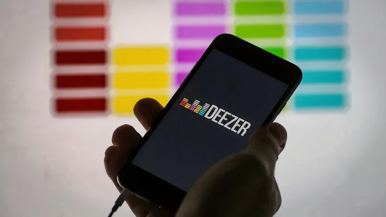 Deezer: um estudo da plataforma mostra que o consumo de podcasts cresceu expressivamente na quarentena. (Chris Ratcliffe/Bloomberg)