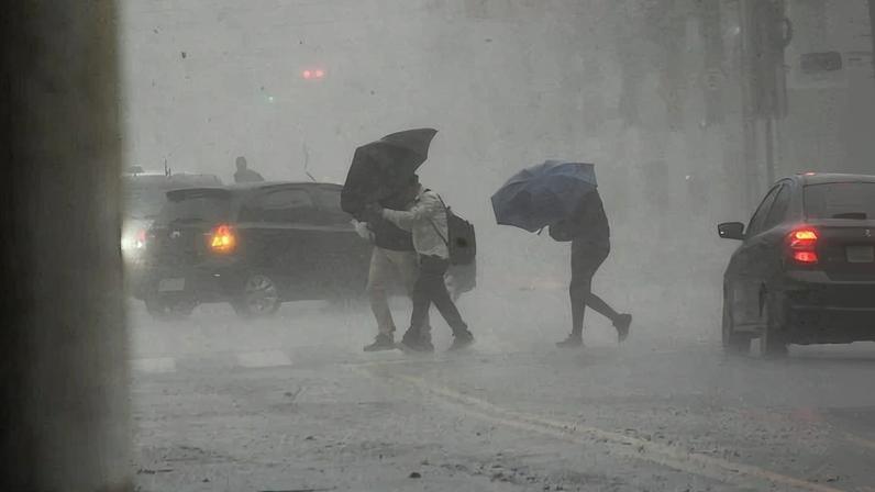Defesa Civil emite alerta de chuva e rajadas de vento em Montes Claros