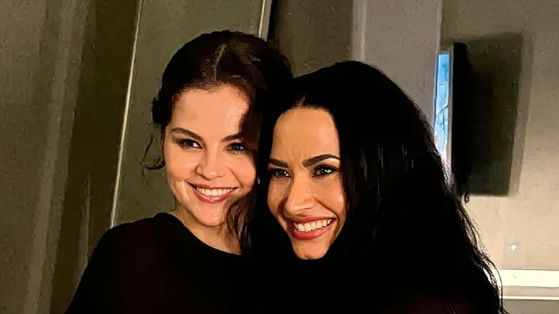 Selena Gomez prestigiou o show de abertura da nova turnê de Demi Lovato