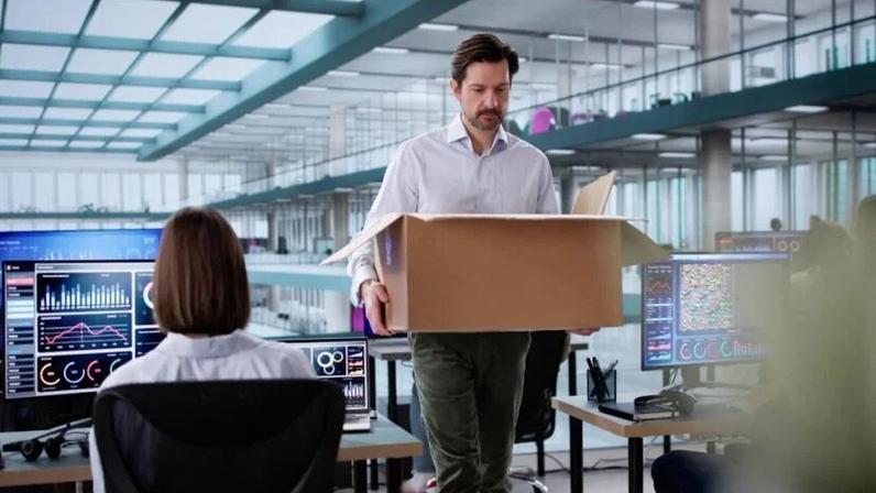 Nove em cada dez empresas que atribuem cortes à inteligência artificial ainda não possuem sistemas capazes de substituir o trabalho humano, segundo a consultoria Forrester