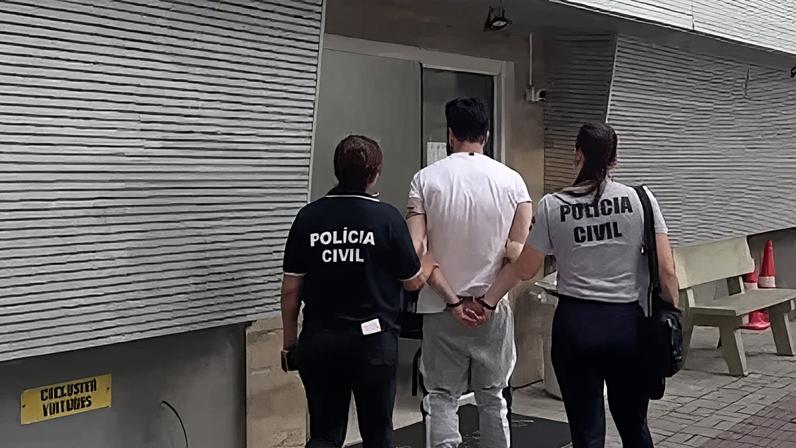 Suspeito ficou em silêncio durante o interrogatório