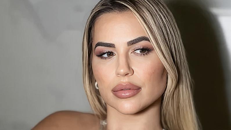 Deolane Bezerra