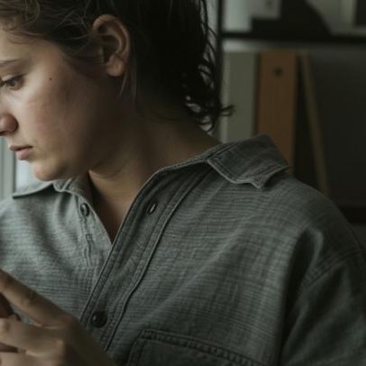 Alta de 44% em lesões autoprovocadas entre jovens no Brasil acende alerta
