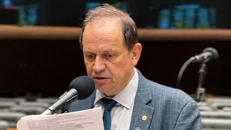 Deputado bolsonarista afirma que não há homofobia no Brasil: "Temos a prática de igrejofobia"