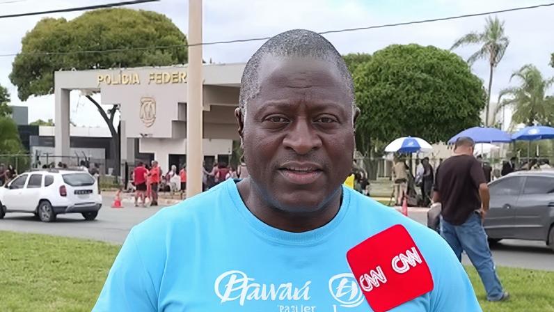 Em entrevista à CNN, o deputado federal Helio Lopes (PL-RJ) defendeu Bolsonaro