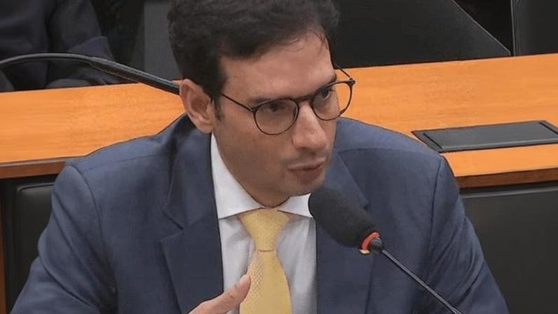 O deputado Leo Prates (Republicanos-BA) durante reunião extraordinária da CMO (Comissão Mista de Orçamento) da Câmara