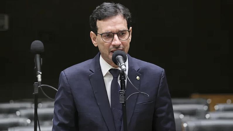 1 de 1 deputado-leo-prates-relator-da-pec-do-fim-da-escala-6-por-1 - Foto: Kayo Magalhães/Câmara dos Deputados