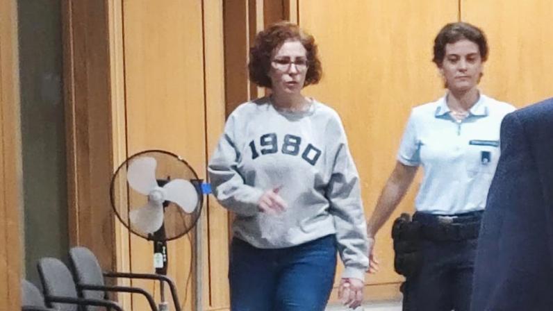 A deputada licenciada Carla Zambelli chega para audiência no Tribunal de Apelações de Roma, em 27 de agosto de 2025. — Foto: TV Globo