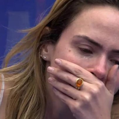 Ana Paula Renault chora ao saber da morte do pai