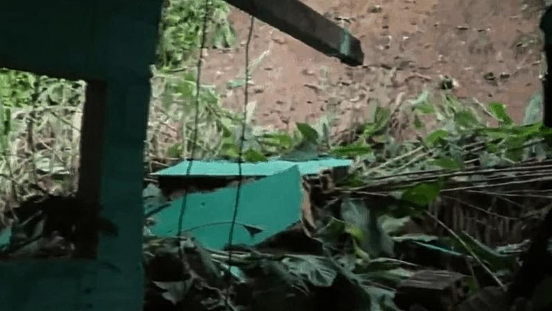 Barreira cede e atinge casa após chuva em Jaboatão | Foto: Reprodução/TV Jornal