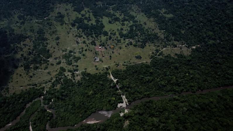 Desmatamento na APA Triunfo do Xingu. Na parte inferior da imagem, o Parque Nacional da Serra do Pardo, Unidade de Conservação Federal afetada pela ocupação desordenada da APA