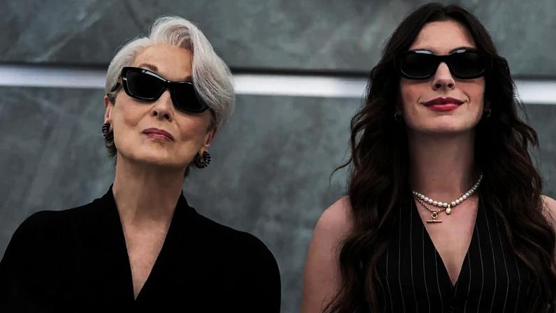 Meryl Streep e Anne Hathaway em cena de "O Diabo Veste Prada 2": moda e jornalismo de mãos dadas