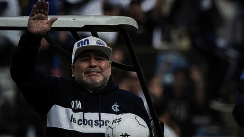 Diego Maradona durante sua etapa como técnico do Gimnasia y Esgrima