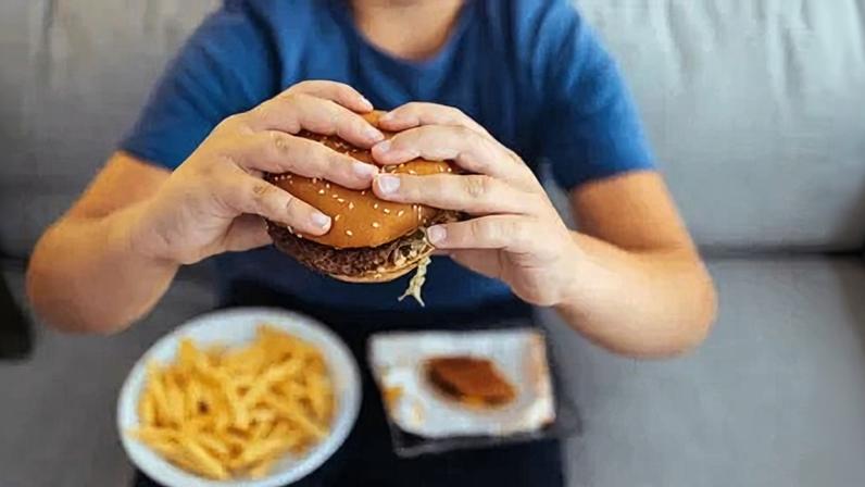 Food noise é um termo usado por usuários da internet para descrever uma preocupação constante com o que comem