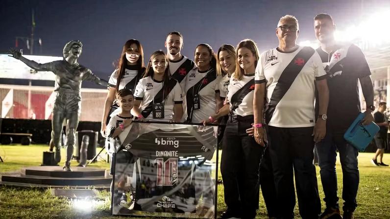 Vasco faz homenagem para Roberto Dinamite em São Januário — Foto: Dikran Sahagian / Vasco