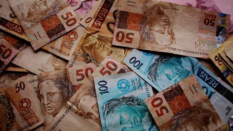 Dinheiro: projeção de salário mínimo para 2027