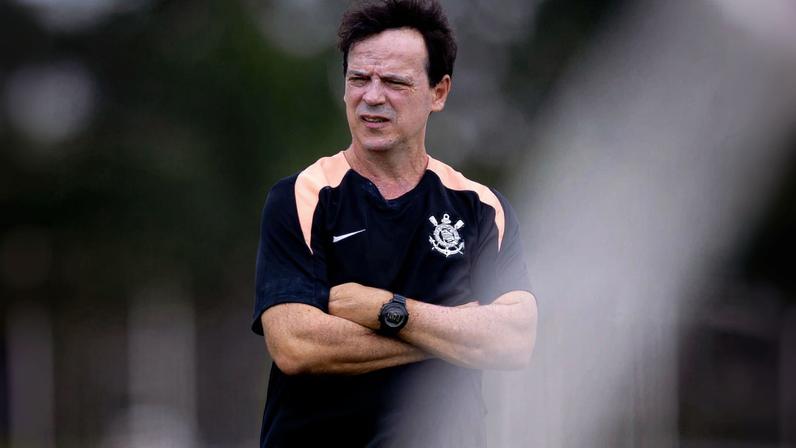 Fernando Diniz comanda primeiro treinamento no Corinthians — Foto: Rodrigo Coca/Corinthians