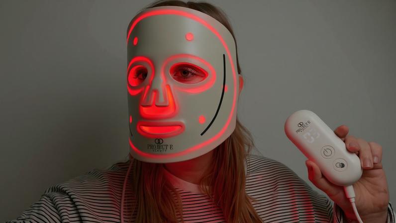 Máscaras de LED no rosto funcionam? A verdade sobre a terapia de luz vermelha