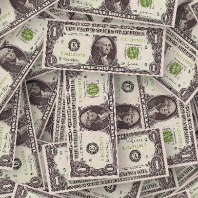Dólar abre a semana estável e fica abaixo de R$ 5