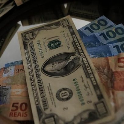 Dólar cai, atinge R$4,95 com abertura associada a Ormuz