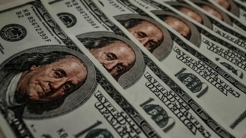 Fluxo cambial ficou negativo em US$ 1,303 bilhão na semana de 6 a 10 de abril; na imagem, notas de US$ 100, com o retrato de Benjamin Franklin